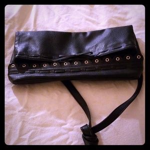 A black fold purse